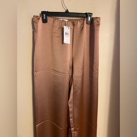 Mango women's satin pants / trousers- size M (medium)- NWT - Picture 2 of 5